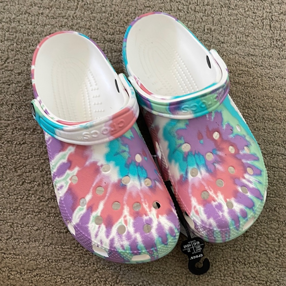 CROCS CLASSIC TIE-DYE GRAPHIC CLOG NWT